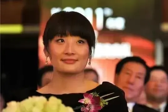 宗馥莉的繼承之戰,會把娃哈哈打散嗎?一場涉及350億元的遺產爭奪戰驟然爆發