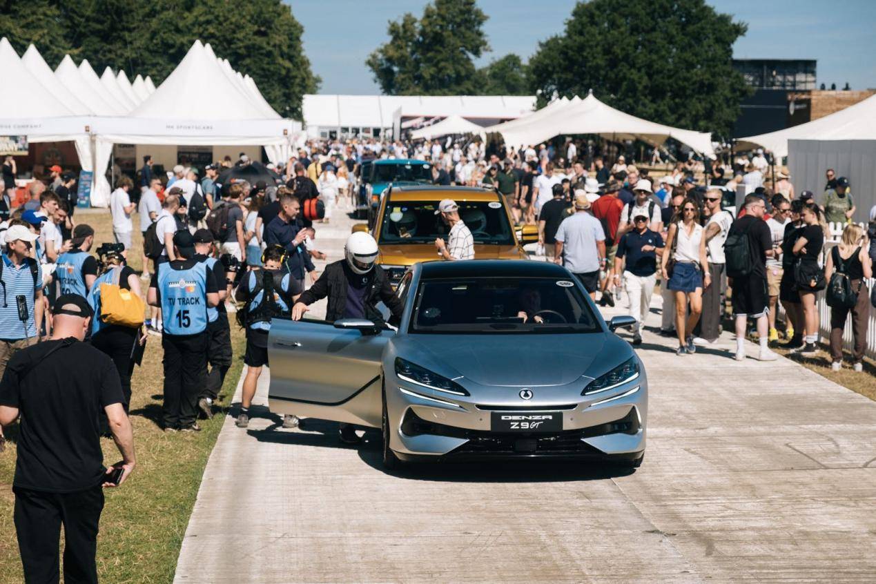 比亞迪攜三款車型登陸2025古德伍德速度節,彰顯中國汽車技術實力