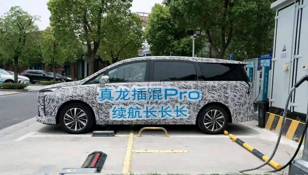 新款別克GL8陸尊PHEV路試諜照曝光