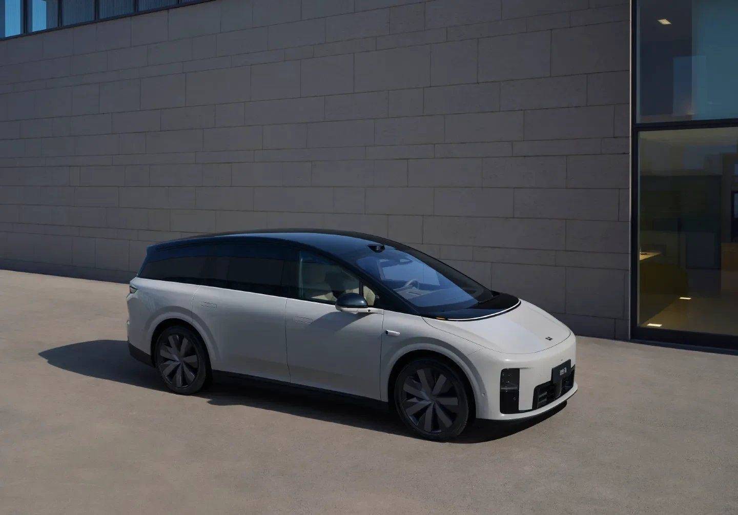 現實版“皇帝的新裝”?一臺純電SUV,拼了命證明自己不是MPV?