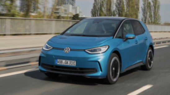 利潤(rùn)暴跌,汽車巨頭向美國(guó)“低頭”?