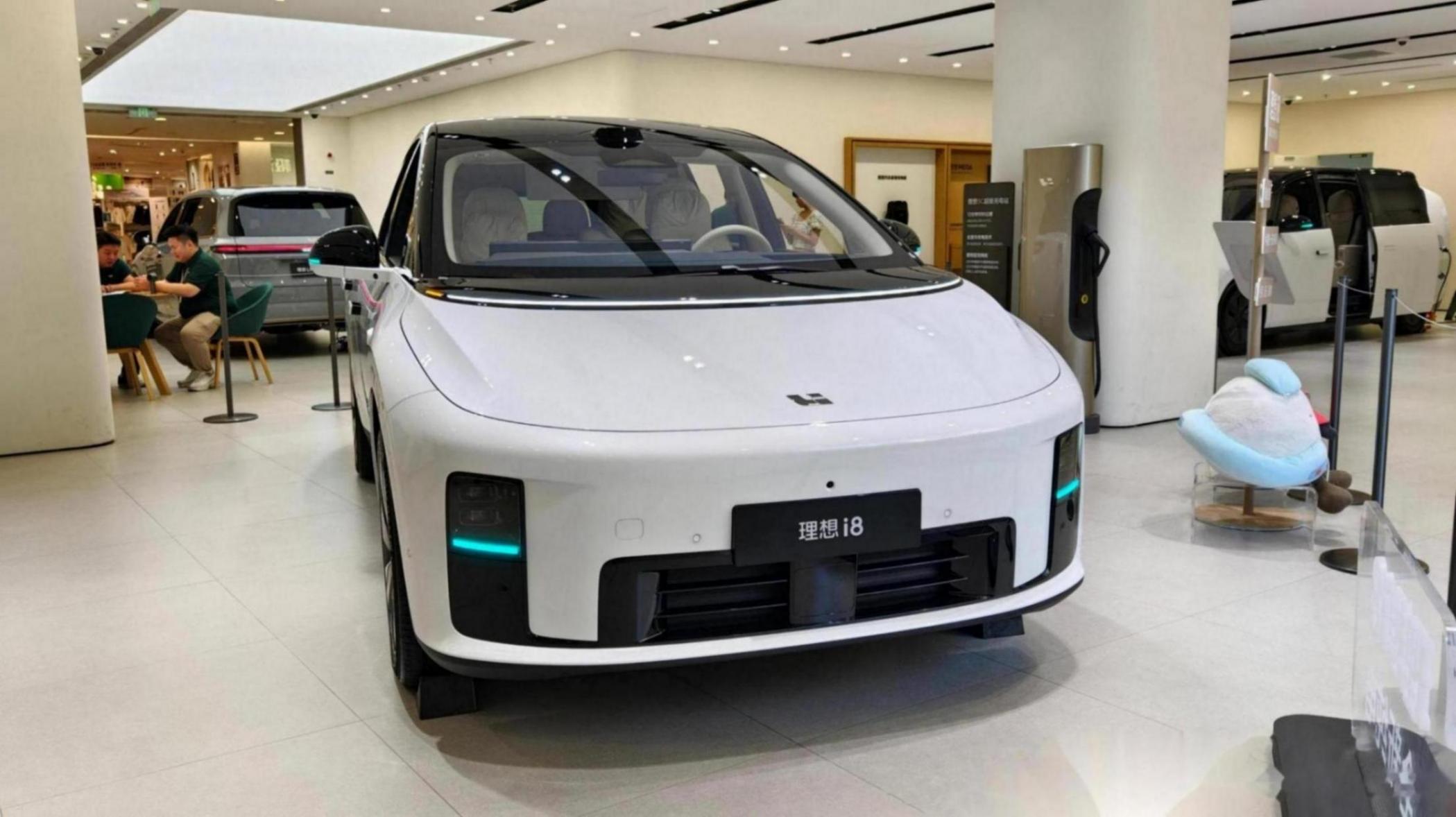 理想i8對撞卡車新進展:東風乘龍硬到底,理想似乎要服軟?