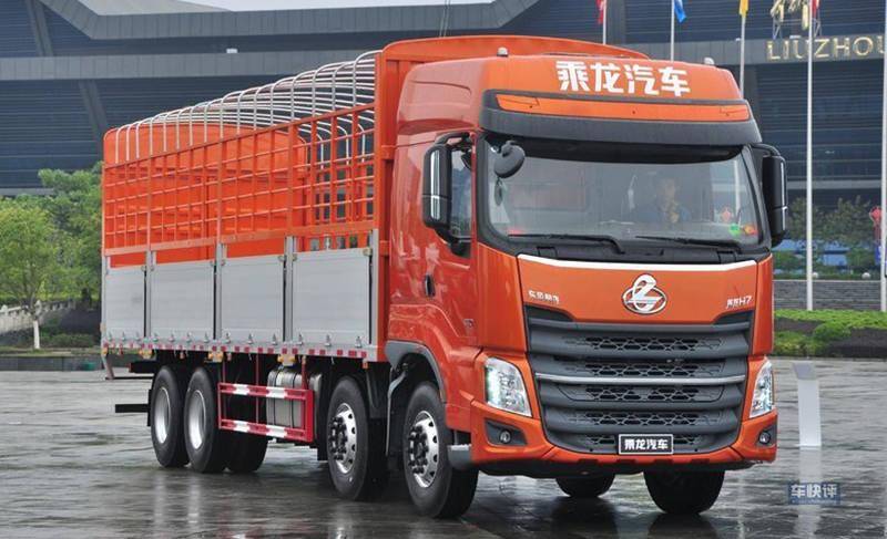 理想i8對撞卡車新進展:東風乘龍硬到底,理想似乎要服軟?