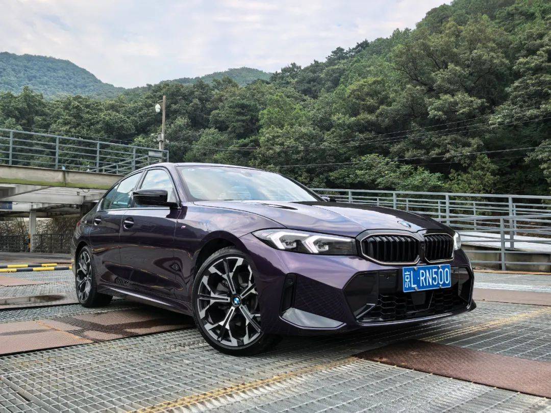 碳纖維+閃電紫+全國限量1000臺,開完這款寶馬只想說:很開心很自信!