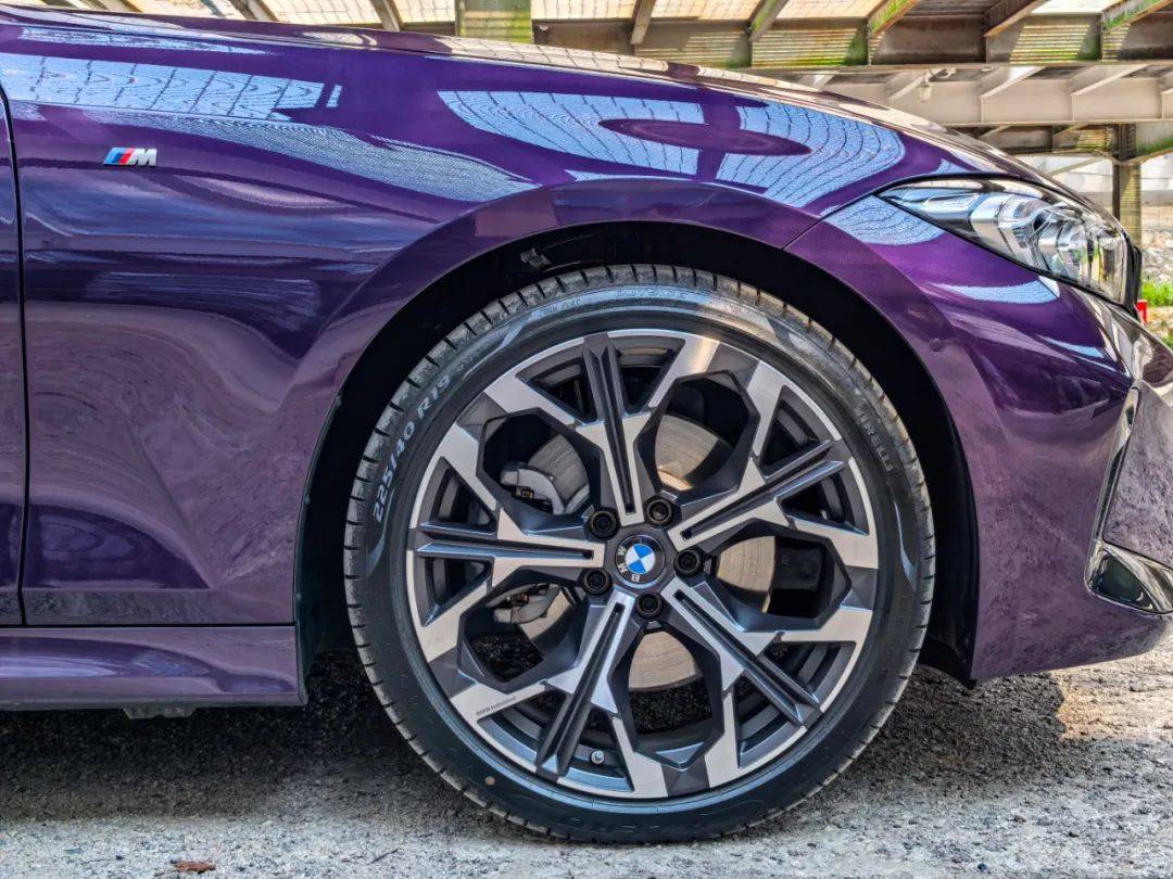 碳纖維+閃電紫+全國限量1000臺,開完這款寶馬只想說:很開心很自信!