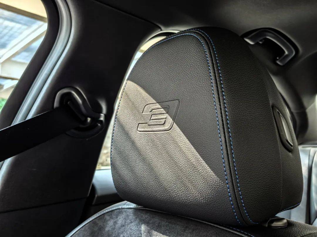 碳纖維+閃電紫+全國限量1000臺,開完這款寶馬只想說:很開心很自信!