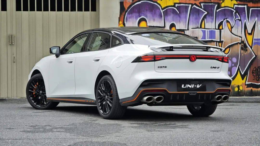 10.99萬,2.0T+8AT,四活塞卡鉗,掀背設計,昨晚剛上市!