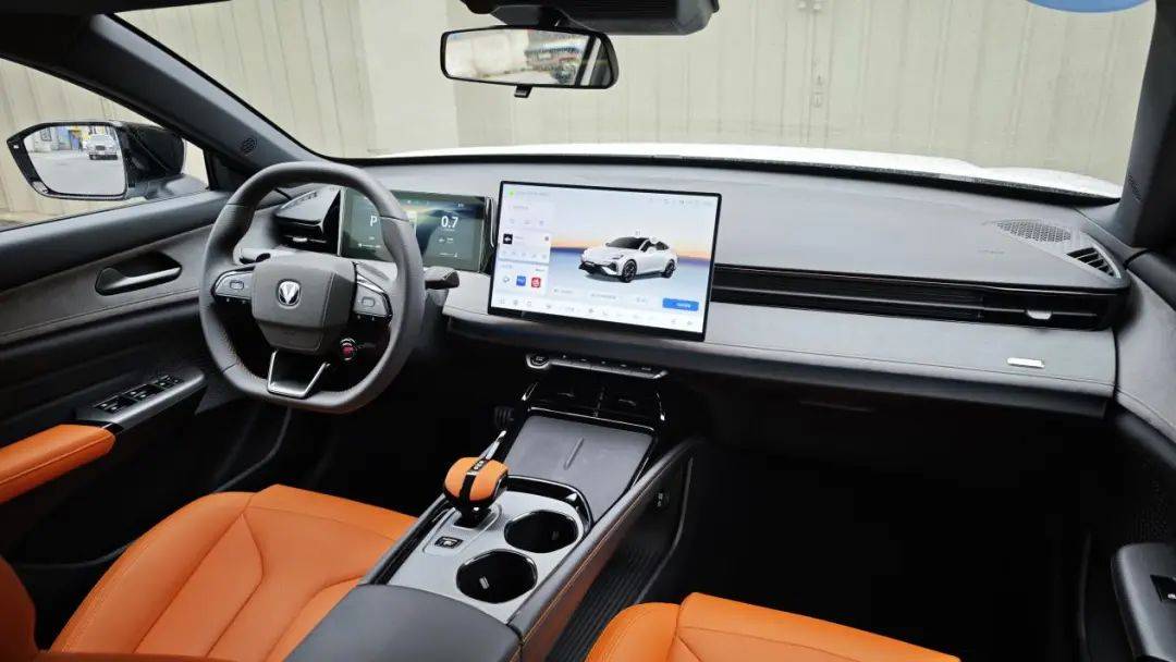 10.99萬,2.0T+8AT,四活塞卡鉗,掀背設計,昨晚剛上市!