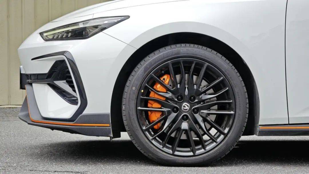 10.99萬,2.0T+8AT,四活塞卡鉗,掀背設計,昨晚剛上市!