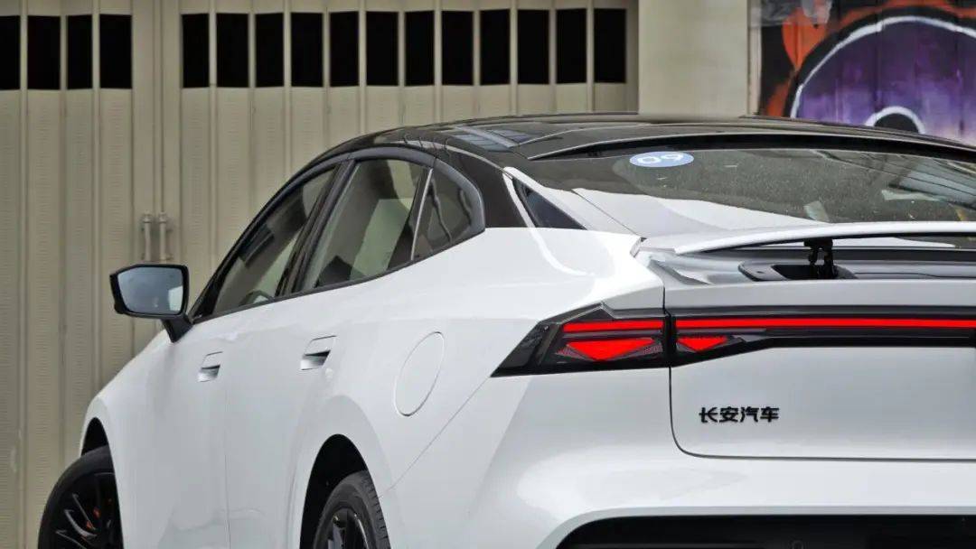 10.99萬,2.0T+8AT,四活塞卡鉗,掀背設計,昨晚剛上市!