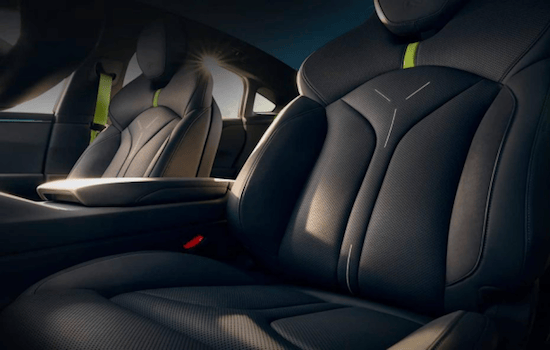 全系雙腔空懸、圖靈AI芯片 全新一代小鵬P7亮相