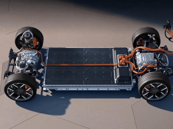 全系雙腔空懸、圖靈AI芯片 全新一代小鵬P7亮相