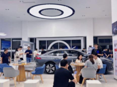 上市一天大定破萬 家轎“新頂流”吉利銀河A7上市即交付