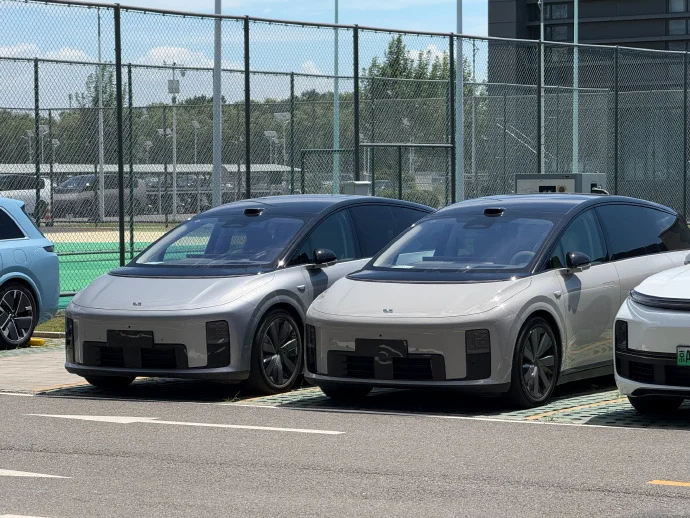 李想回應“理想i8市場反響不錯”：產品力上沒有真正意義的對手