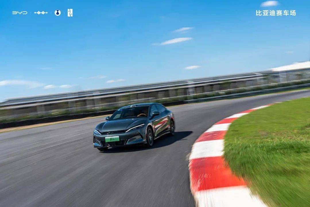 兩度播報|比亞迪賽車場盛大開業,打造“全民賽道 全場好玩”新體驗