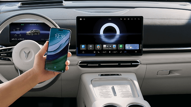 華為加持的嵐圖知音在8月13日預售,追光L和搭載華為ADS Ultra智駕方案的嵐圖大六座“泰山”(項目代號)也將在年內上市