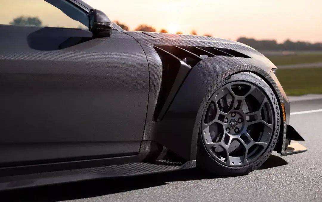 福特發(fā)布全新Mustang GTD Liquid Carbon,全碳車身要多帥有多帥