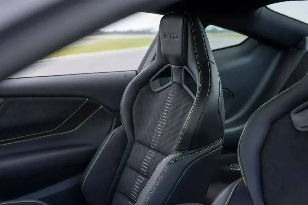 福特發(fā)布全新Mustang GTD Liquid Carbon,全碳車身要多帥有多帥