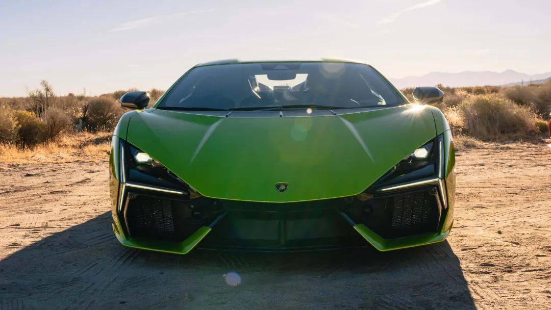 幸好,蘭博基尼還要生產V12很久很久