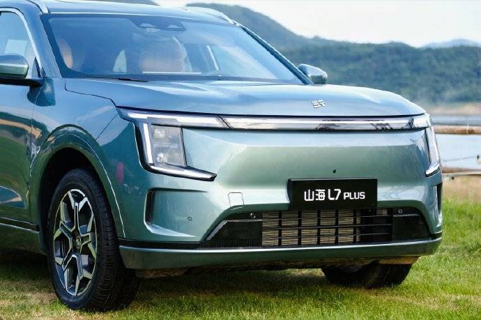 山海L7 PLUS:32變電動七座+智能雙冰箱,家庭出行“全能答案”?