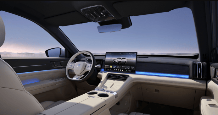 山海L7 PLUS:32變電動七座+智能雙冰箱,家庭出行“全能答案”?