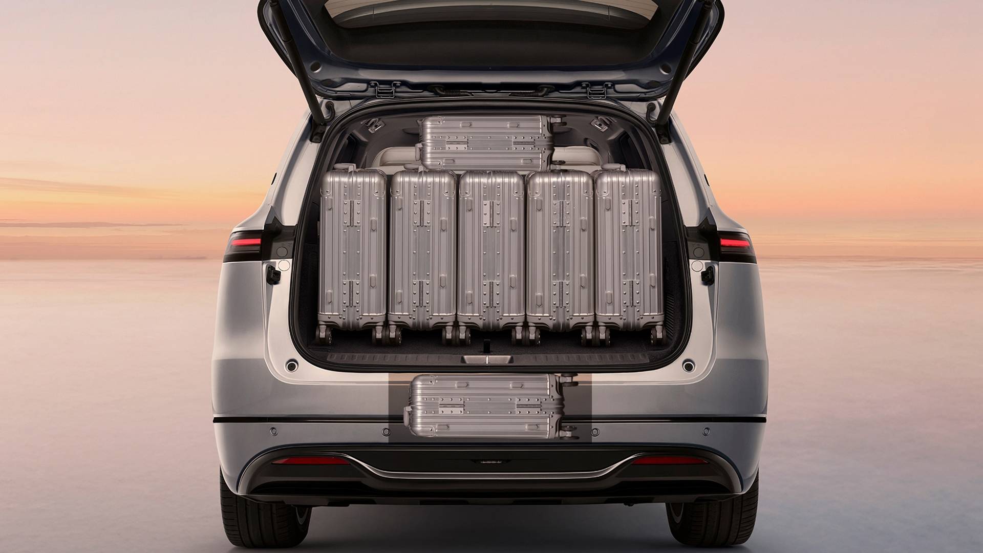 空間配置雙優對決:深藍S09以高性價比力壓問界M8