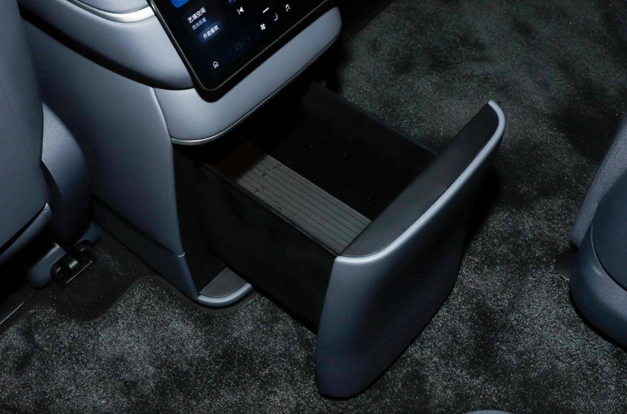 第三代蔚來ES8,中大型變大型SUV,后備箱容積多3.8倍