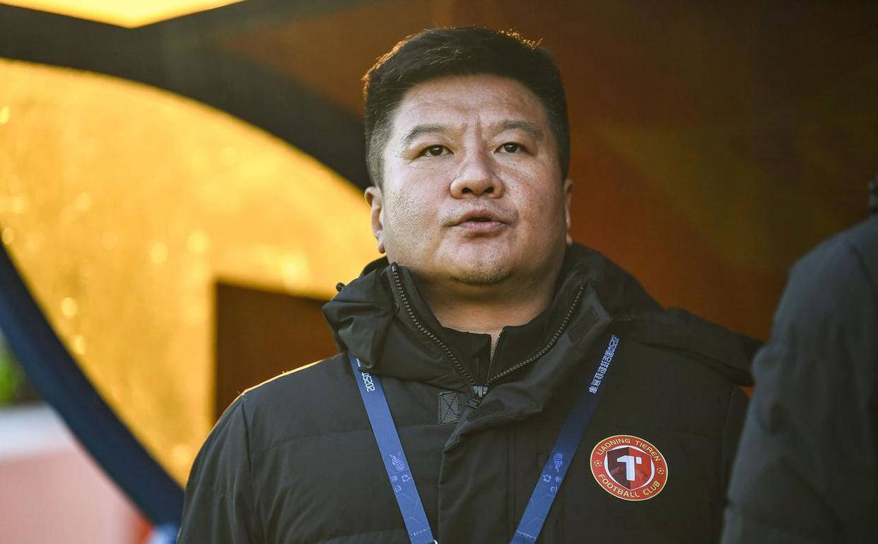 48歲李金羽率隊奪冠沖超,64分提前2輪登頂中甲聯(lián)賽